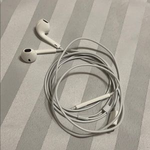 Apple EarPods - New without the package
